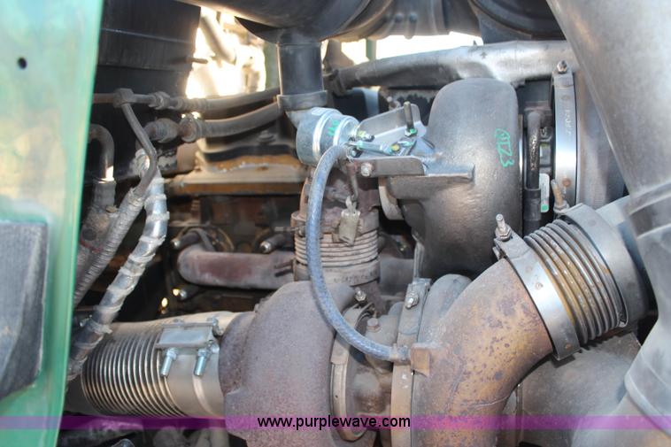 image for item H1390 2005 Kenworth T600 semi truck