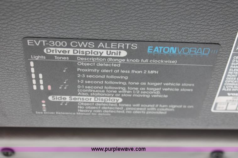 image for item H8318 2003 Volvo VNL semi truck