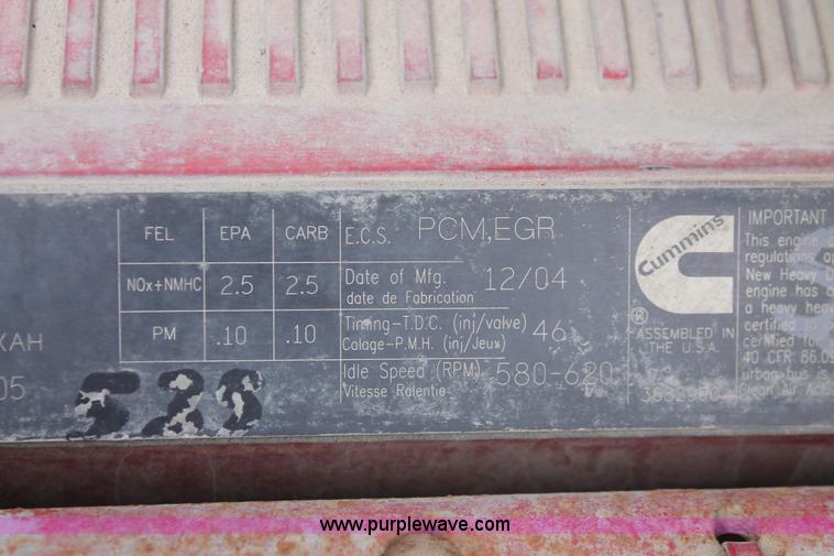 image for item H8319 2005 International 9400i semi truck