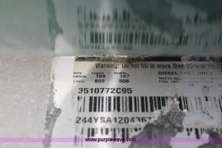 image for item H8319 2005 International 9400i semi truck