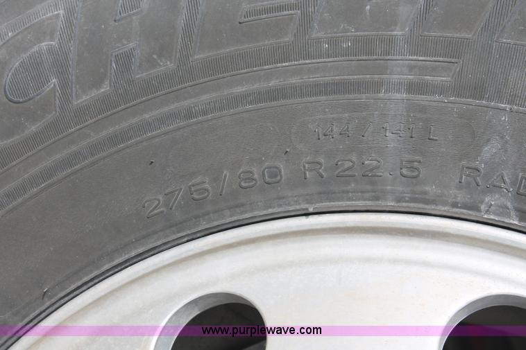 image for item H8319 2005 International 9400i semi truck