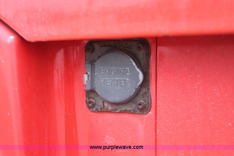 image for item H8320 2001 Volvo VNL semi truck