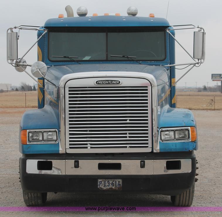 image for item H8321 1997 Freightliner FLD120 semi truck