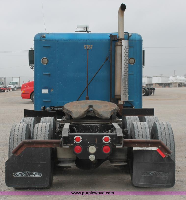 image for item H8321 1997 Freightliner FLD120 semi truck