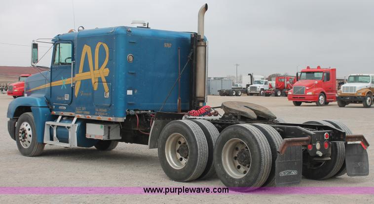 image for item H8321 1997 Freightliner FLD120 semi truck