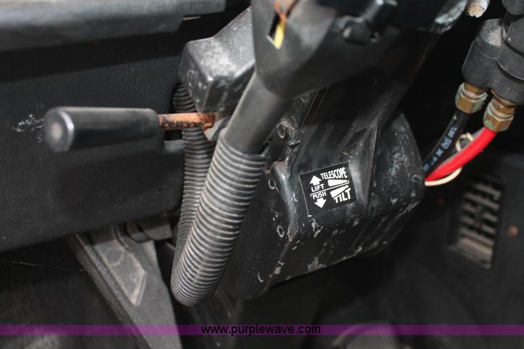 image for item H8321 1997 Freightliner FLD120 semi truck