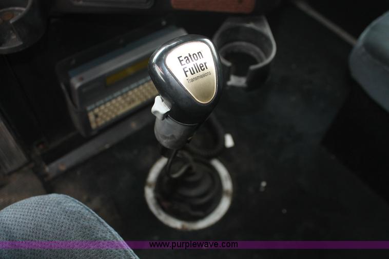 image for item H8321 1997 Freightliner FLD120 semi truck