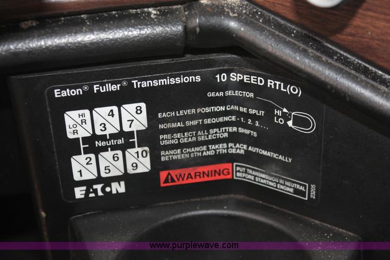 image for item H8321 1997 Freightliner FLD120 semi truck