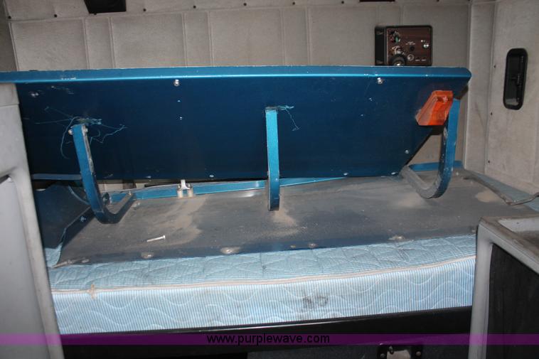 image for item H8321 1997 Freightliner FLD120 semi truck