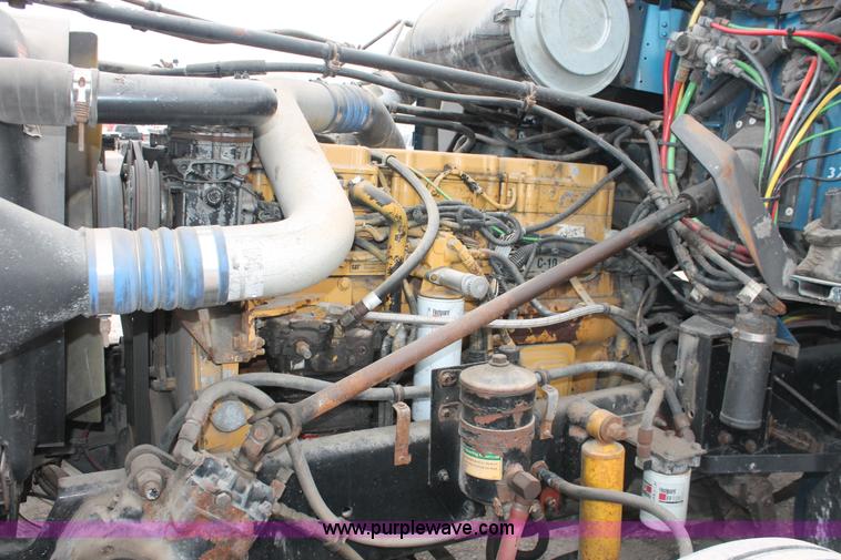 image for item H8321 1997 Freightliner FLD120 semi truck