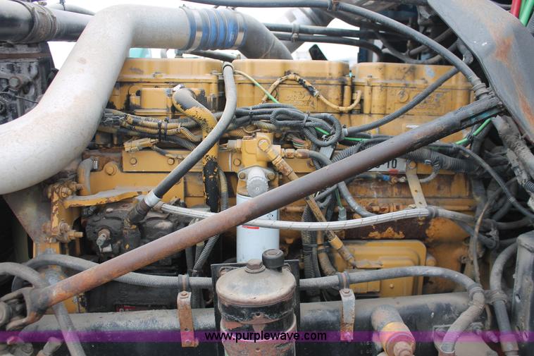 image for item H8321 1997 Freightliner FLD120 semi truck