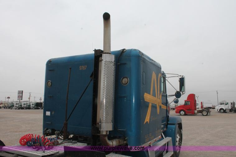 image for item H8321 1997 Freightliner FLD120 semi truck