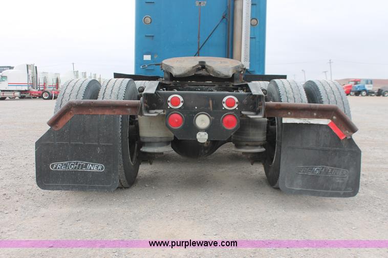 image for item H8321 1997 Freightliner FLD120 semi truck