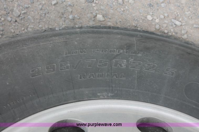 image for item H8321 1997 Freightliner FLD120 semi truck