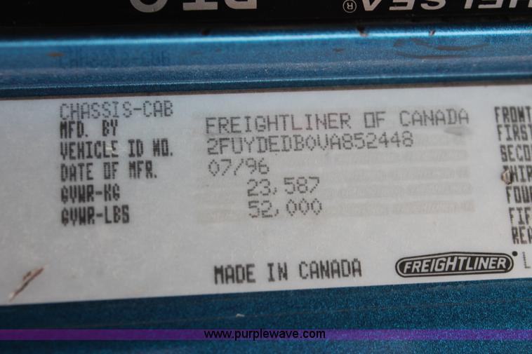 image for item H8321 1997 Freightliner FLD120 semi truck