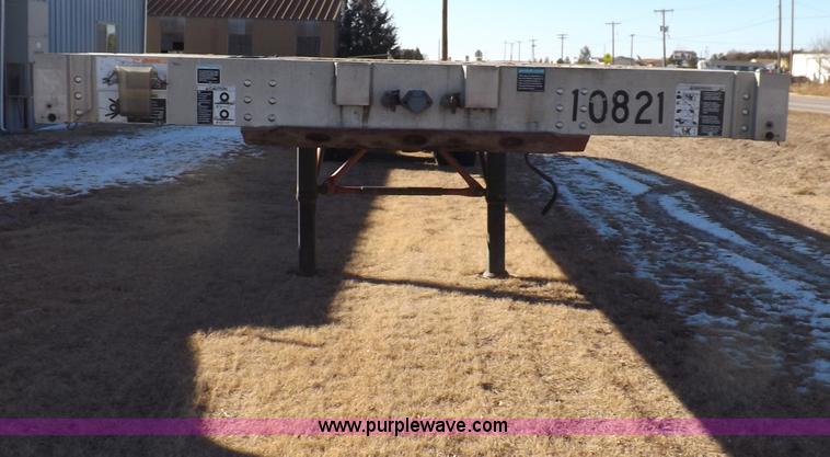 image for item I9209 1997 Wilson trailer