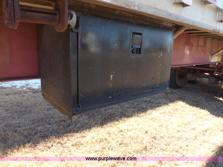 image for item I9209 1997 Wilson trailer