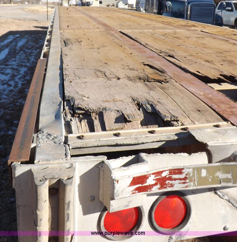 image for item I9209 1997 Wilson trailer