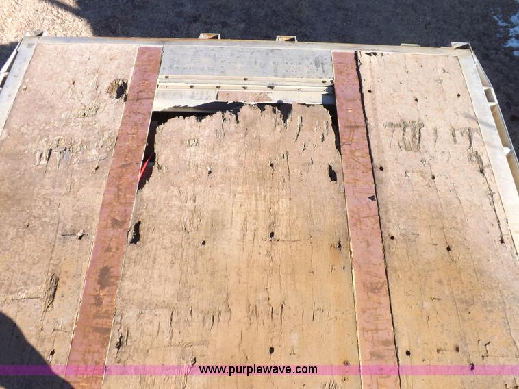 image for item I9209 1997 Wilson trailer