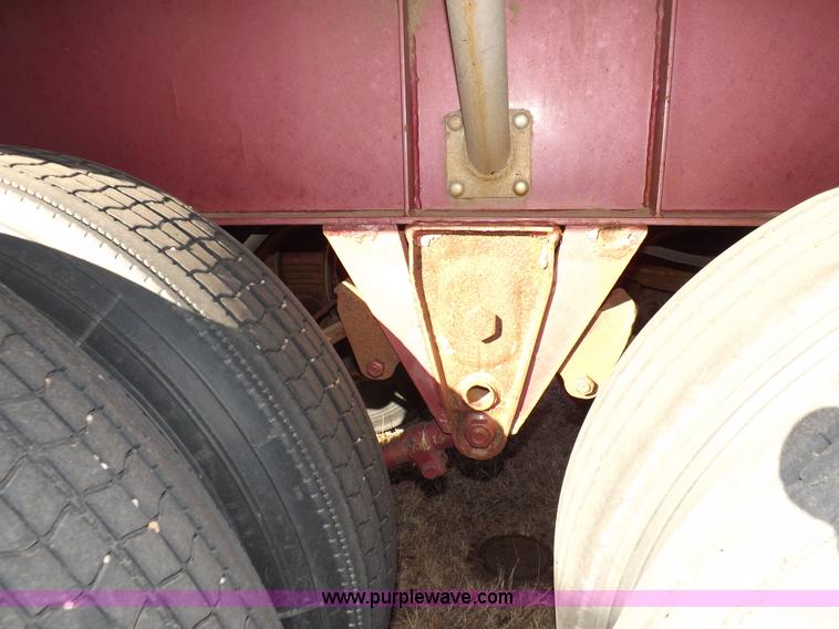 image for item I9209 1997 Wilson trailer