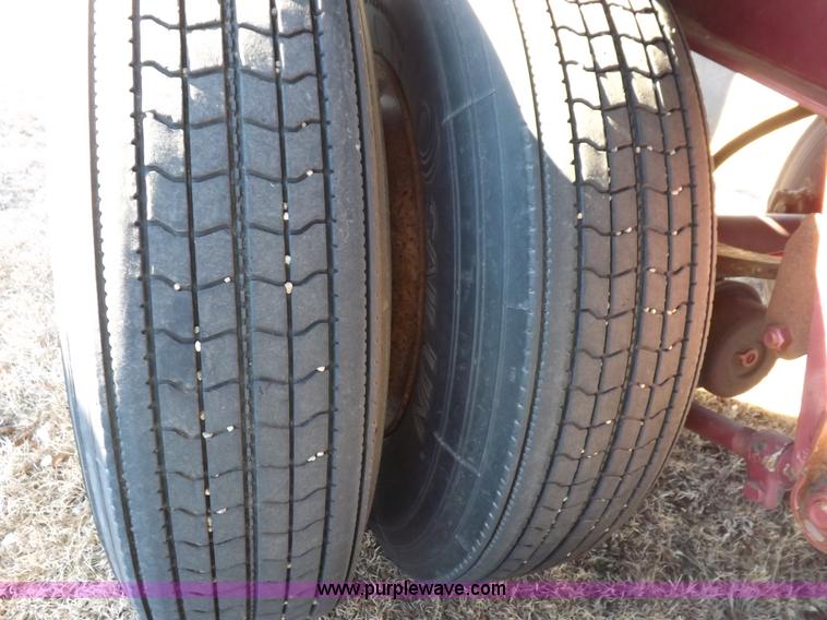 image for item I9209 1997 Wilson trailer