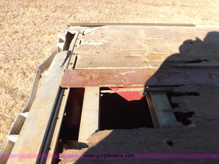 image for item I9209 1997 Wilson trailer