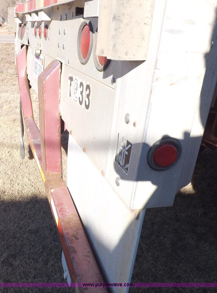 image for item I9209 1997 Wilson trailer