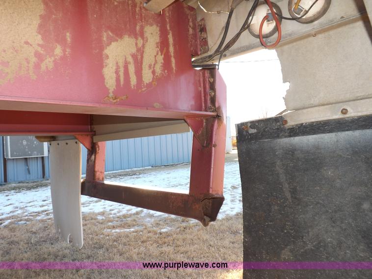 image for item I9209 1997 Wilson trailer