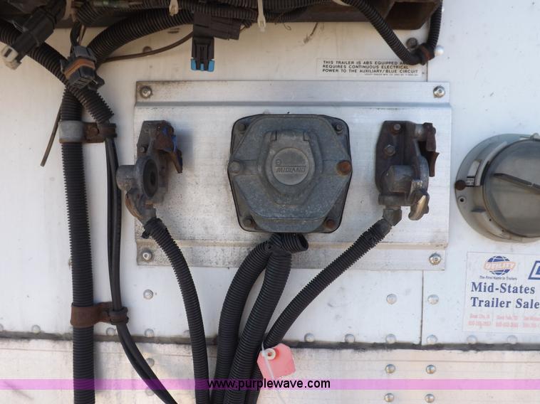 image for item I9224 2005 Utility 3000R refrigerated trailer