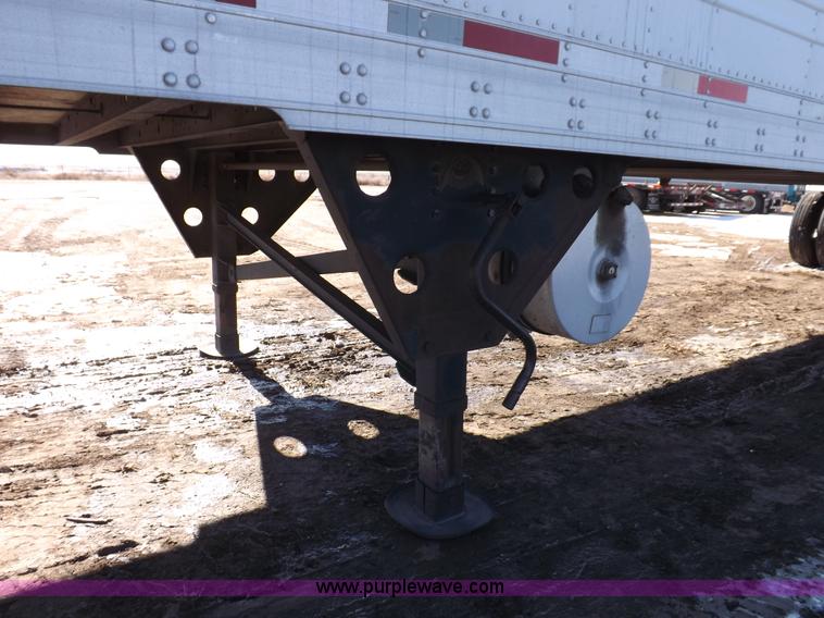 image for item I9224 2005 Utility 3000R refrigerated trailer