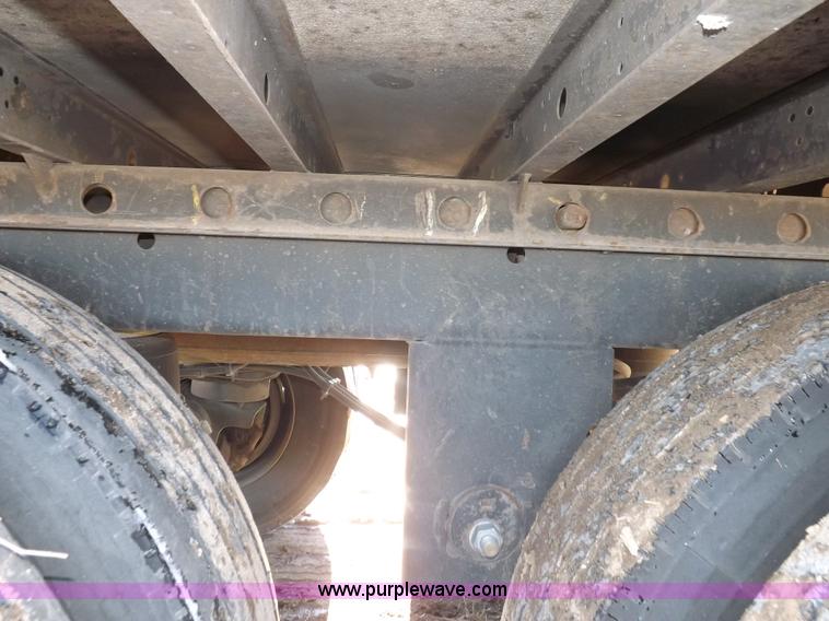 image for item I9224 2005 Utility 3000R refrigerated trailer