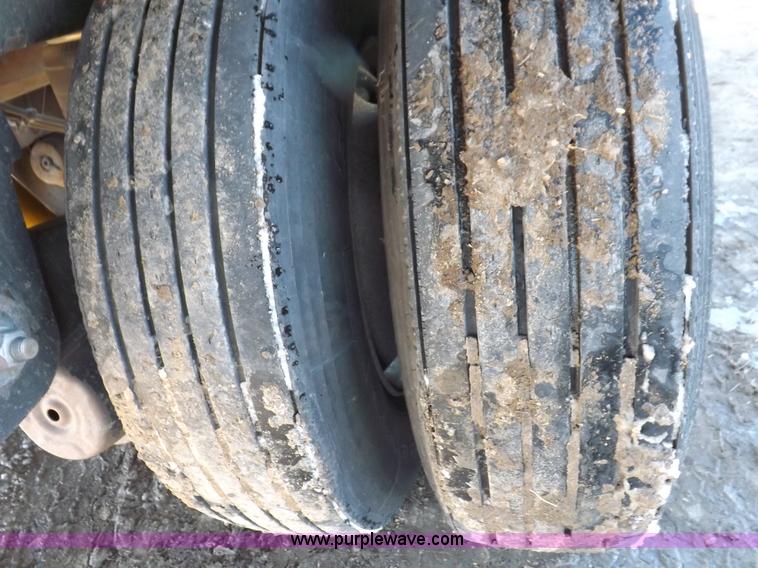 image for item I9224 2005 Utility 3000R refrigerated trailer