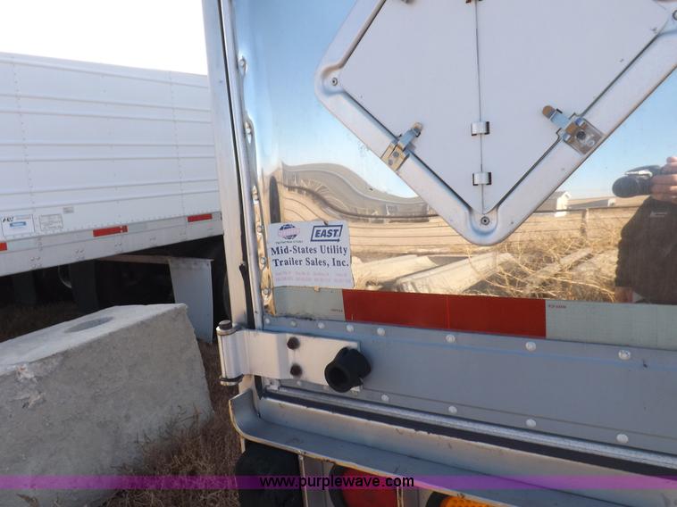 image for item I9224 2005 Utility 3000R refrigerated trailer