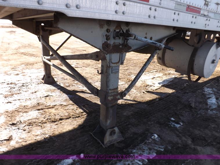 image for item I9226 2000 Great Dane refrigerated trailer