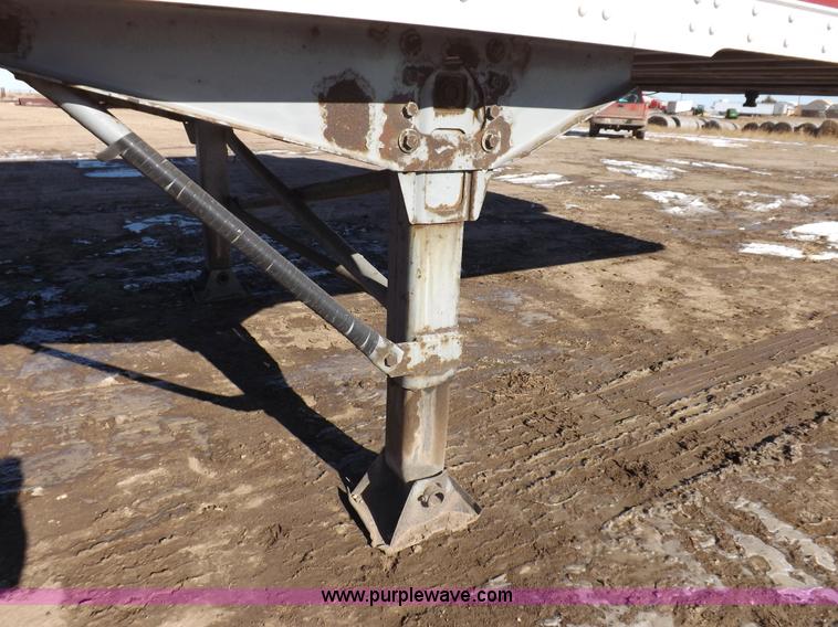 image for item I9226 2000 Great Dane refrigerated trailer