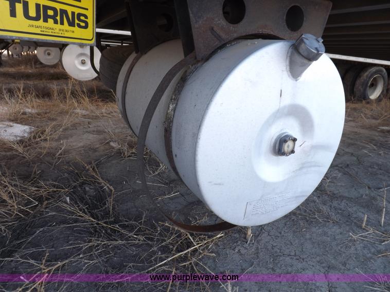 image for item I9226 2000 Great Dane refrigerated trailer