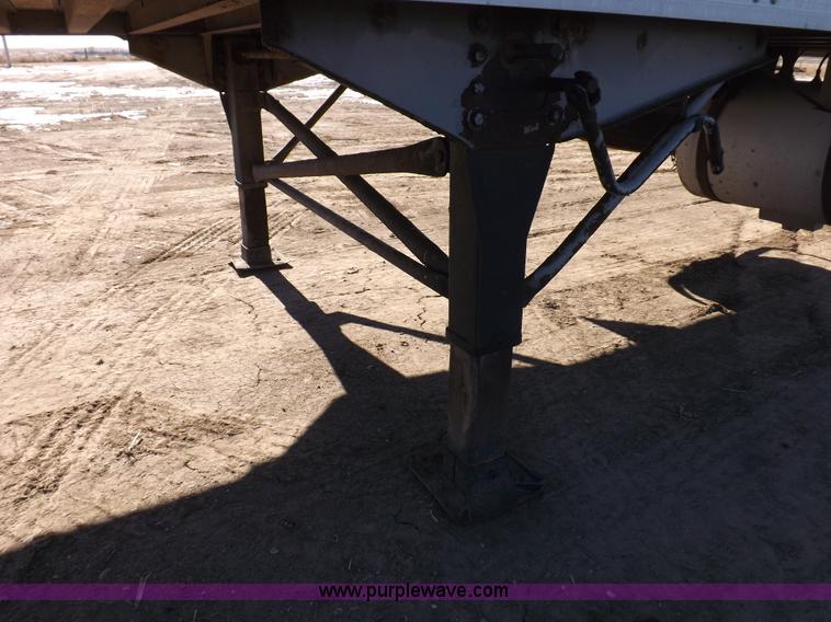 image for item I9227 2000 Great Dane refrigerated trailer