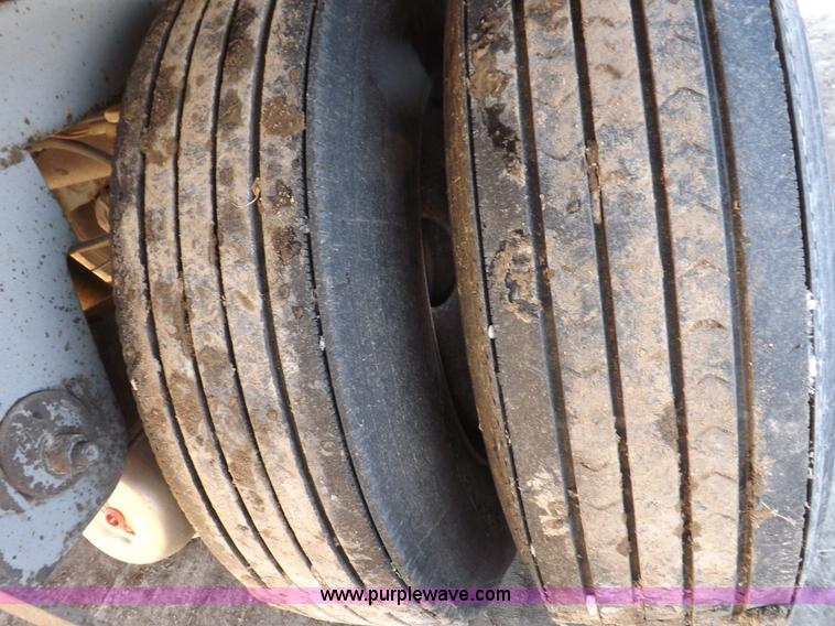 image for item I9227 2000 Great Dane refrigerated trailer