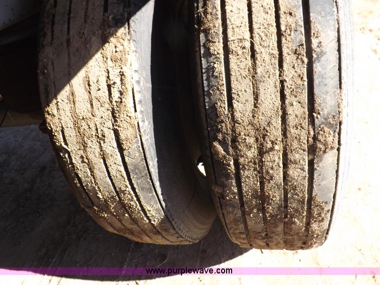 image for item I9227 2000 Great Dane refrigerated trailer