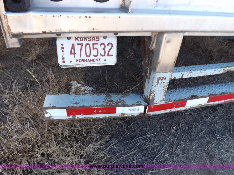 image for item I9227 2000 Great Dane refrigerated trailer