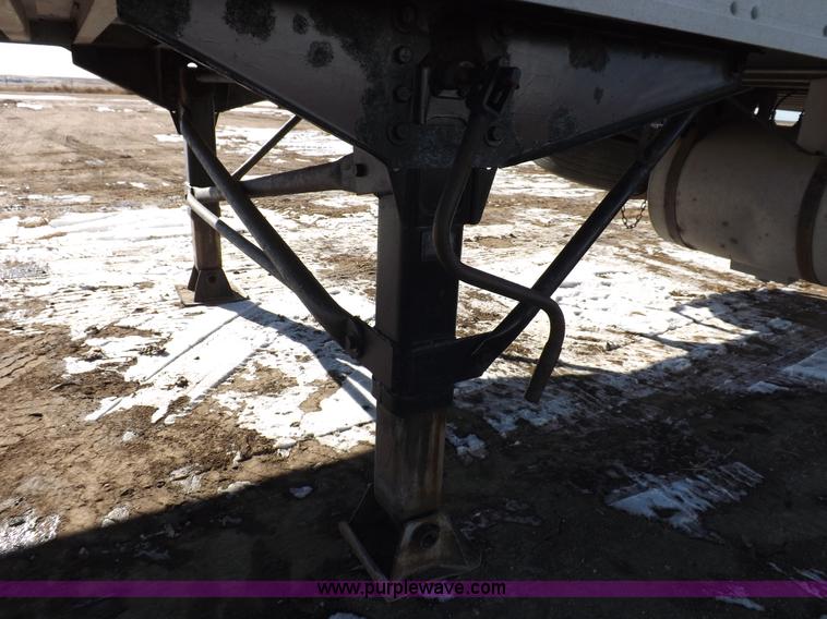 image for item I9230 2000 Great Dane refrigerated trailer