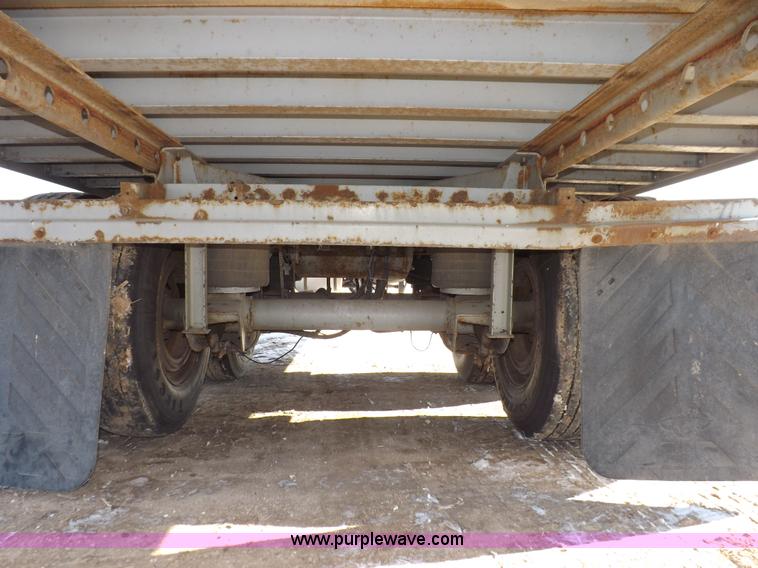 image for item I9230 2000 Great Dane refrigerated trailer