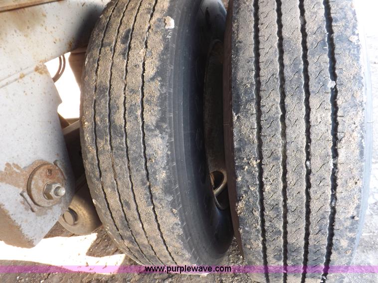 image for item I9230 2000 Great Dane refrigerated trailer