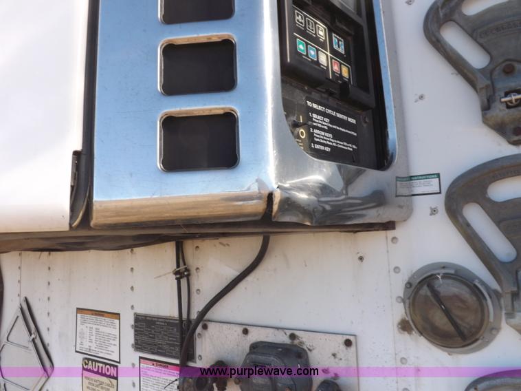 image for item I9230 2000 Great Dane refrigerated trailer