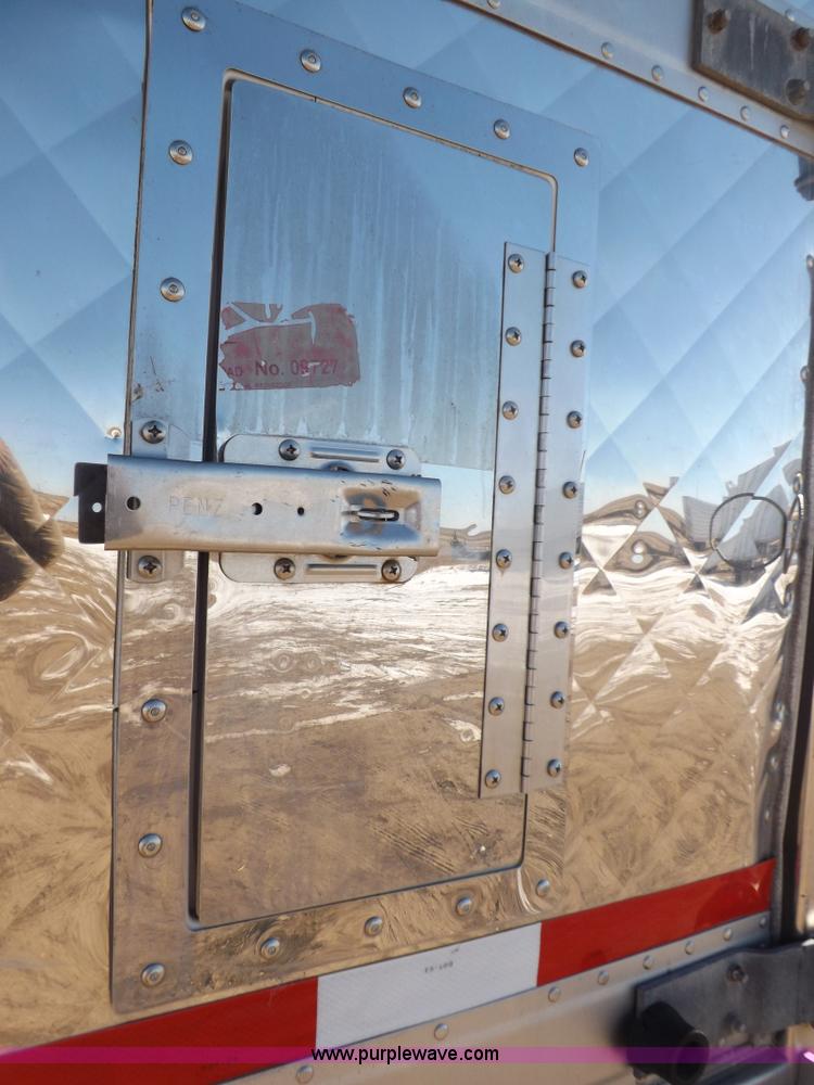 image for item I9231 2003 Utility refrigerated trailer