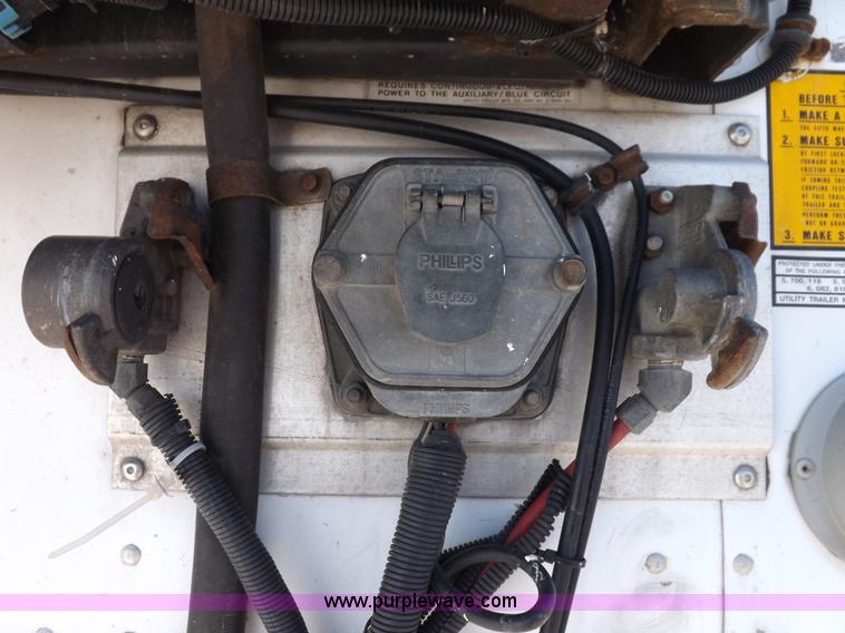 image for item I9232 2003 Utility 3000R refrigerated trailer