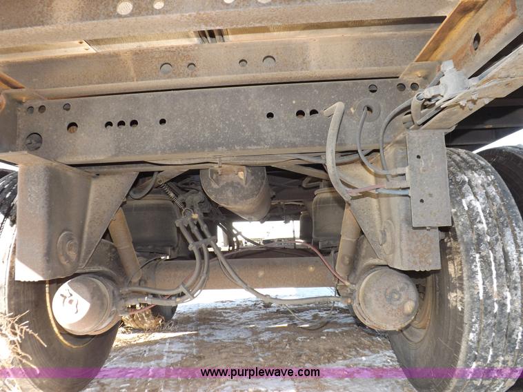 image for item I9232 2003 Utility 3000R refrigerated trailer