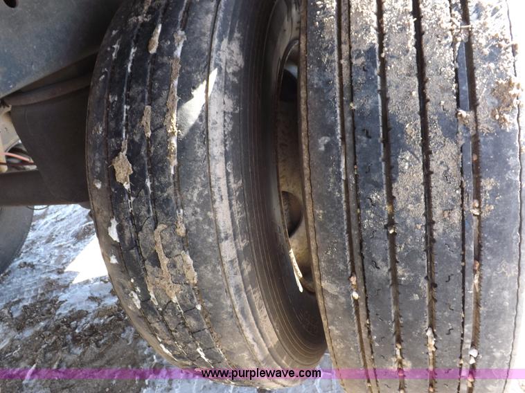 image for item I9232 2003 Utility 3000R refrigerated trailer