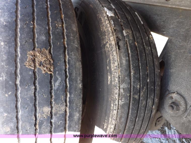 image for item I9232 2003 Utility 3000R refrigerated trailer