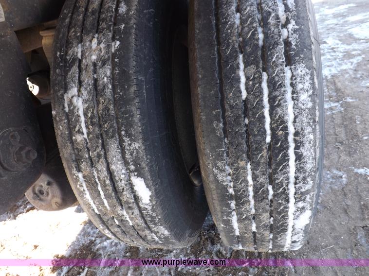 image for item I9232 2003 Utility 3000R refrigerated trailer